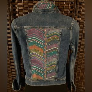 Beautiful XXS Vineyard Vines denim jacket embellished with a lovely silk scarf.